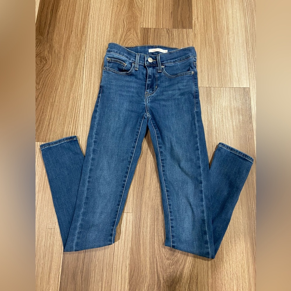 Levi’s slimming skinny jeans